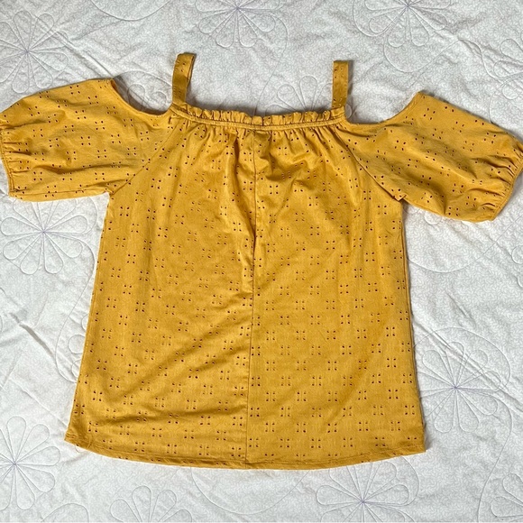 NAÏF yellow dainty peek a boo shoulders women’s blouse size medium - Picture 2 of 5